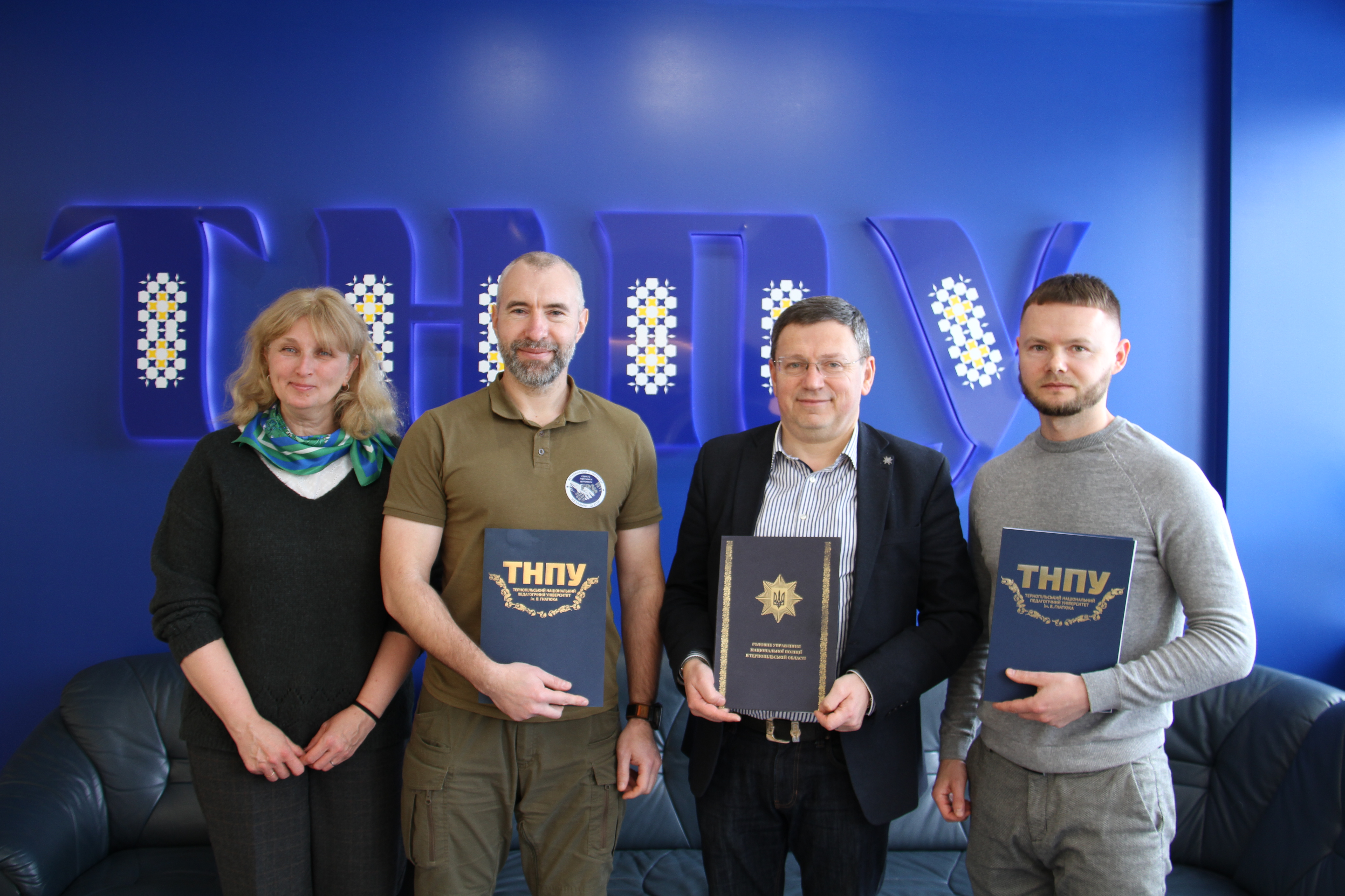 Spilne foto uchasnykiv pidpysannia